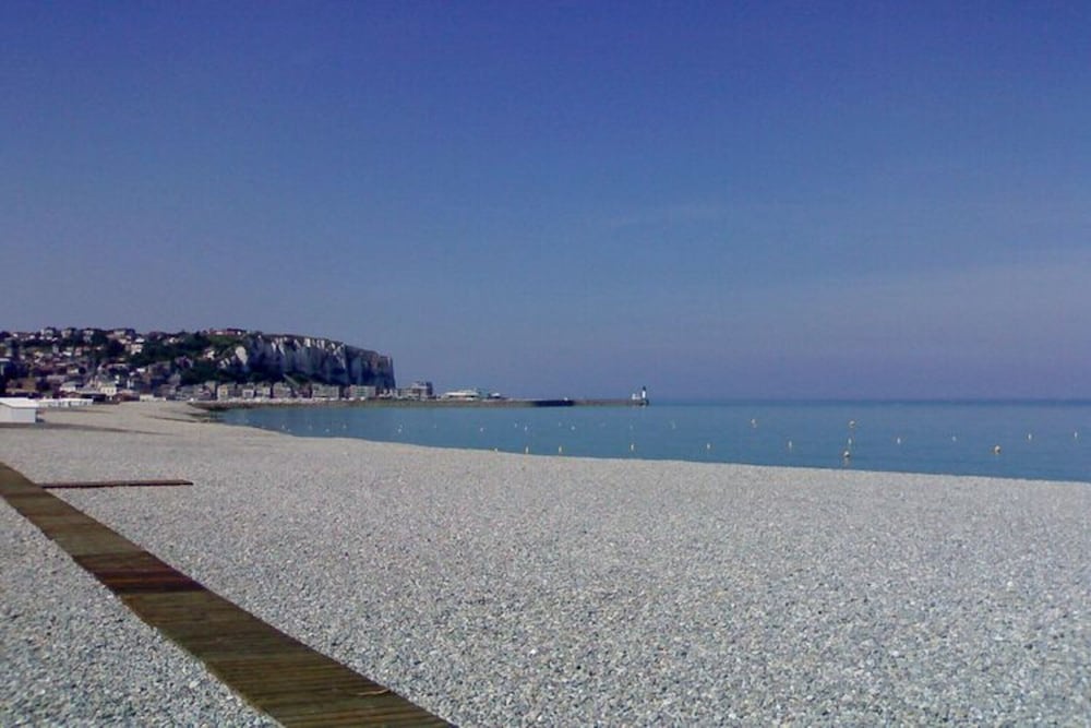 Townhouse Near Bay of Somme and Norman Beaches