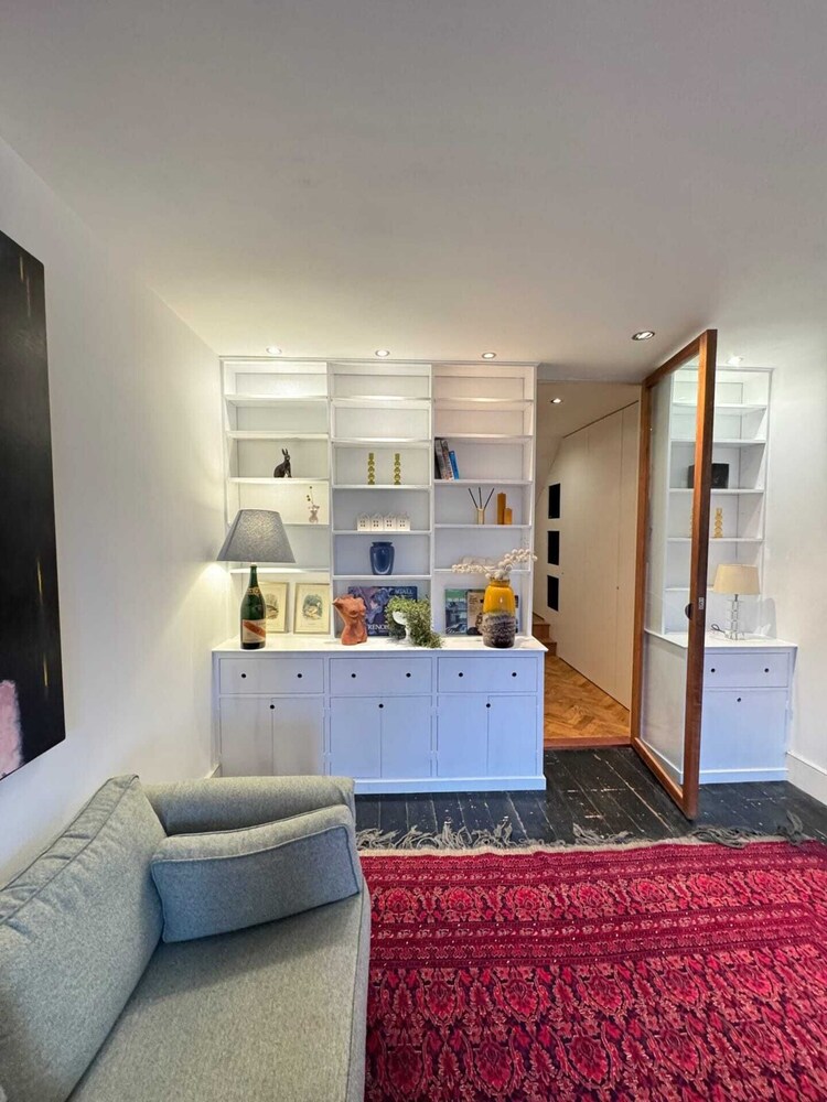 Spacious 4BD Family Home With Gardenkensal Green!