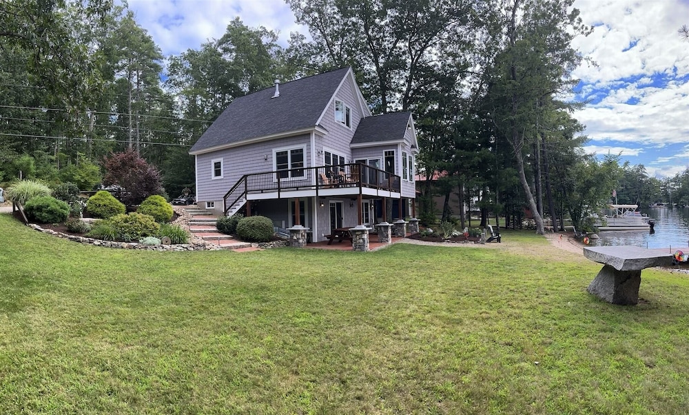 Owl House Limit 8 3 Bedroom Home by RedAwning view 2