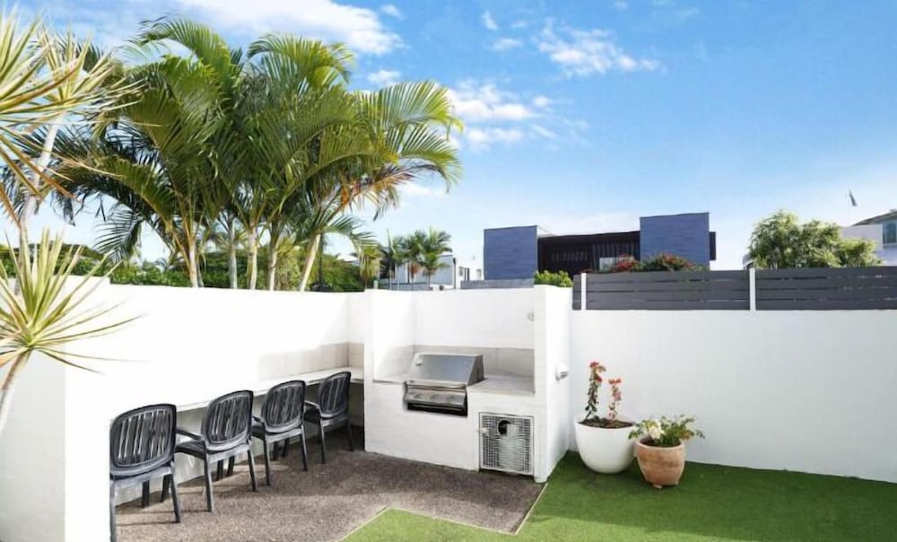 Noosa Parade Holiday Inn