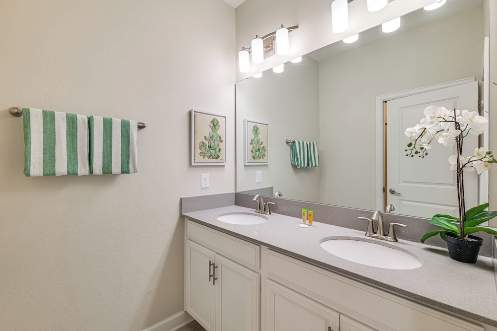 Family Oasis in Championsgate: Private Pool!