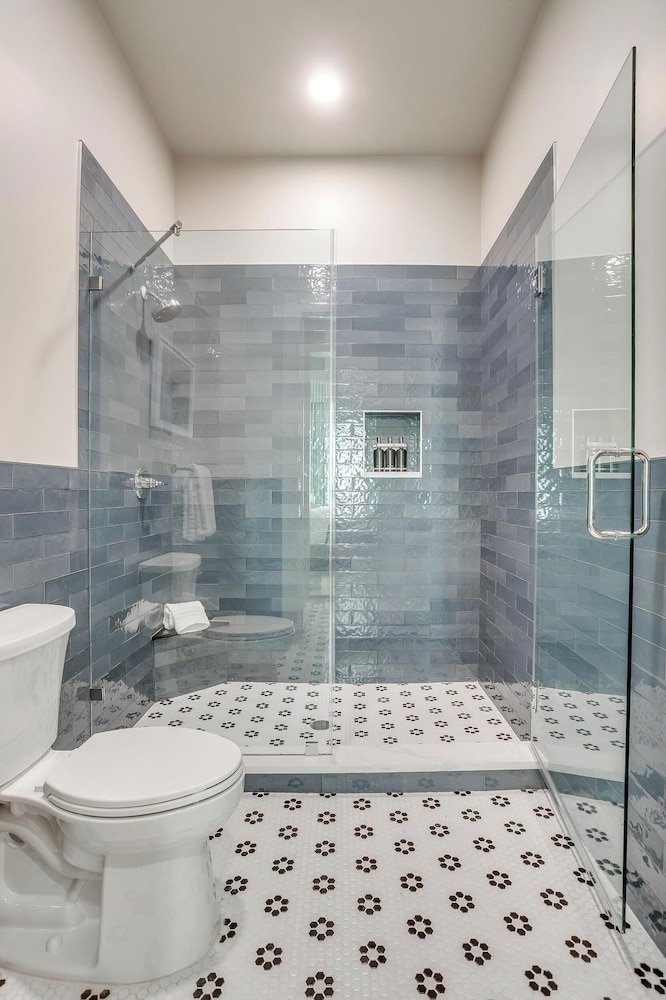 Nutt House Hotel