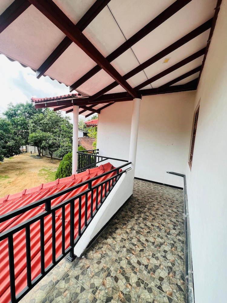 Yala Mangora Inn