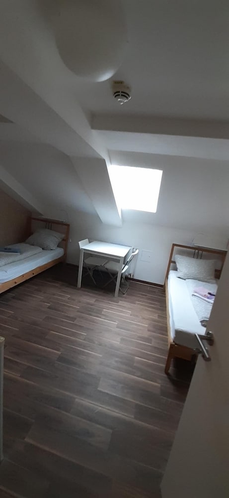 2-Rent Group Hostel Zimmer&Apartments GKP2
