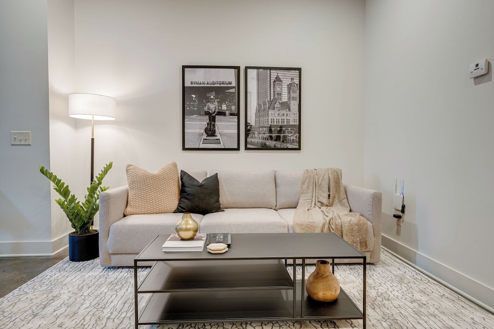 Lofts At 30th - Urban Lodge - Mins to Broadway!