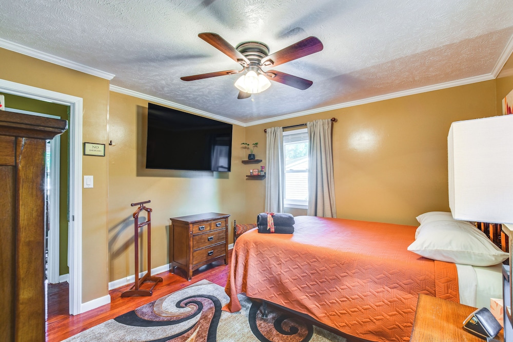 1 Mi to Fort Bragg: Family Home w/ Backyard