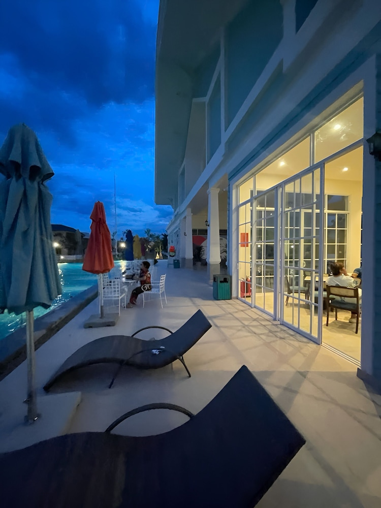 Deluxe 4 Br Warm Villa - Novaworld PT