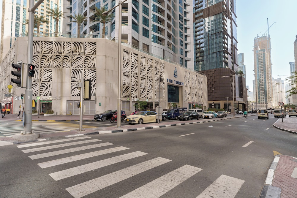 Marco Polo - Stylish & Spacious 2 BR with Marina + City Views