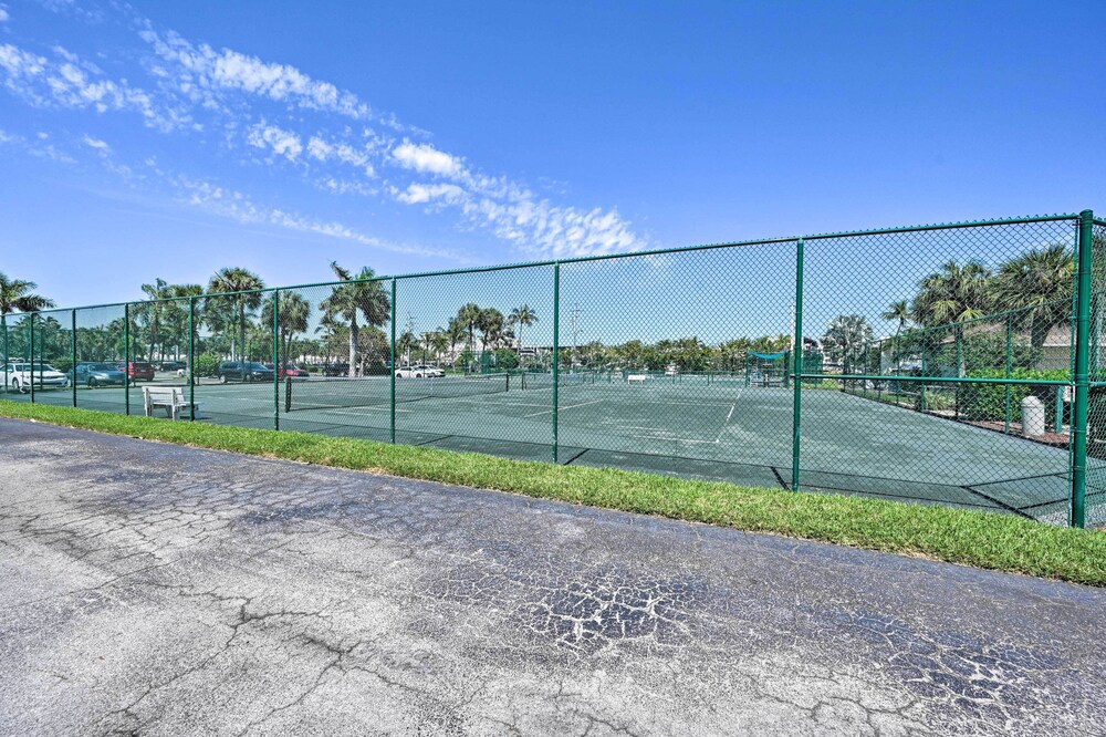 Beachfront Condo w/ Bay View in Fort Myers Beach!