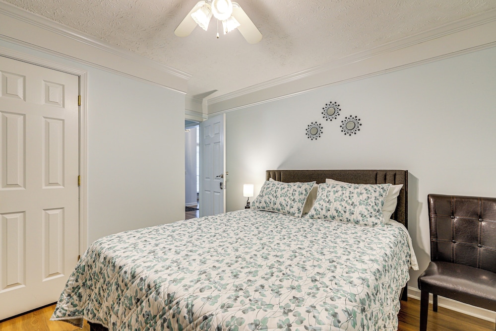 7 Mi to Dtwn Covington: Bright Home w/ Deck & Yard