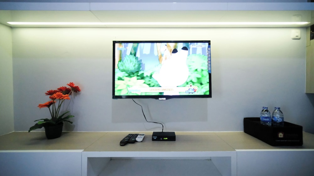Homey and Simple Studio at Tanglin Supermall Mansion Apartment