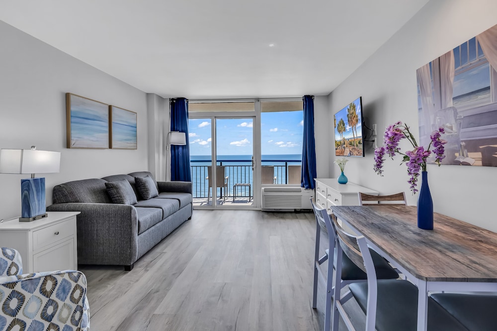 Boardwalk Resort by Hosteeva