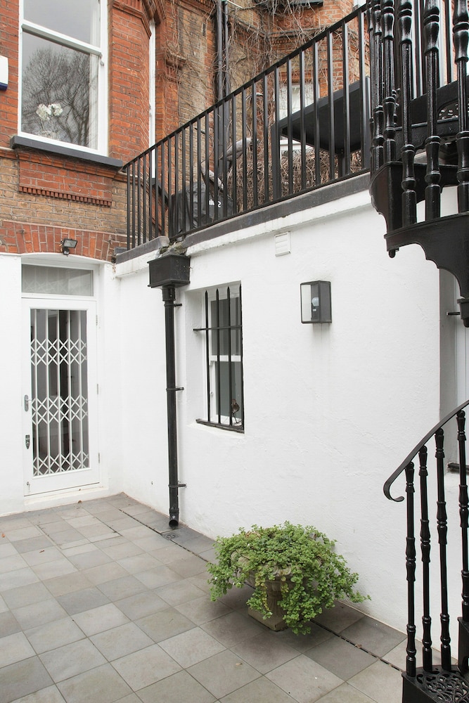 Courtfield Road II by Onefinestay