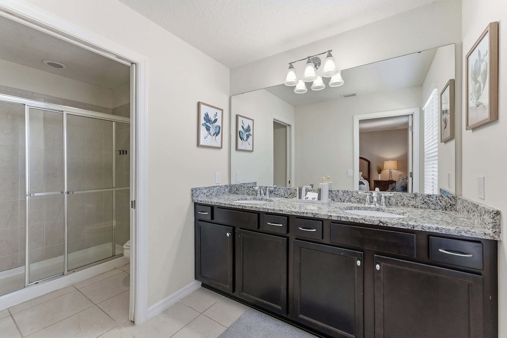 Family 6BR Home, Pool & Game Room