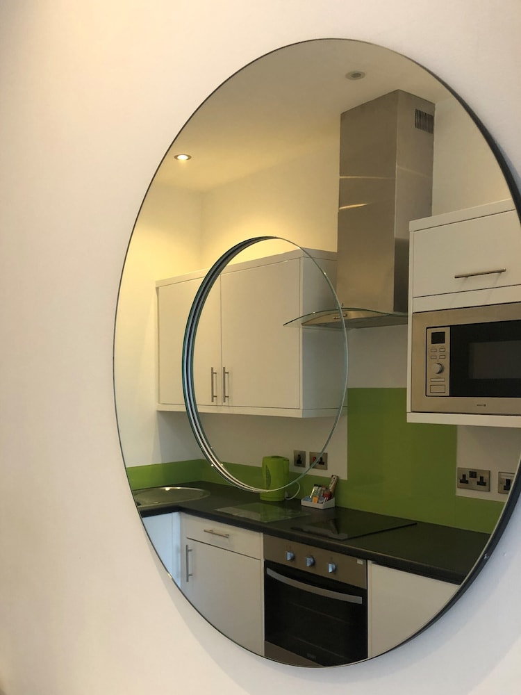 Fox House, Studio Apartments