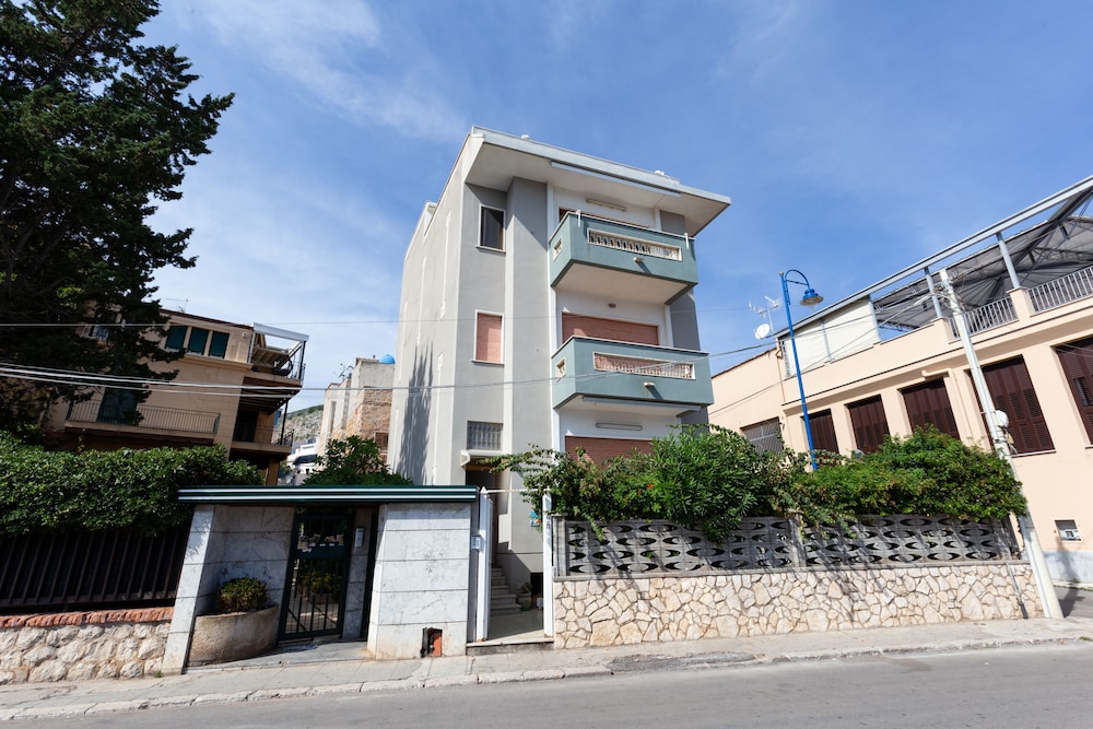 Mondello Wonderful Seaview Apartment photo 1