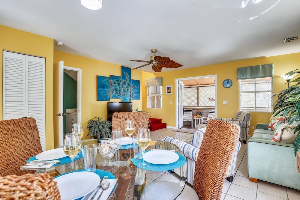 Duval Sea Turtle by Avantstay Great Location Close to Shops Shared Pool