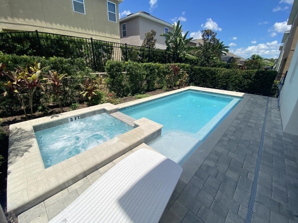 Elegant 8br Retreat W/ Private Pool, Spa & Family-friendly Comfort 8 Bedroom Villa