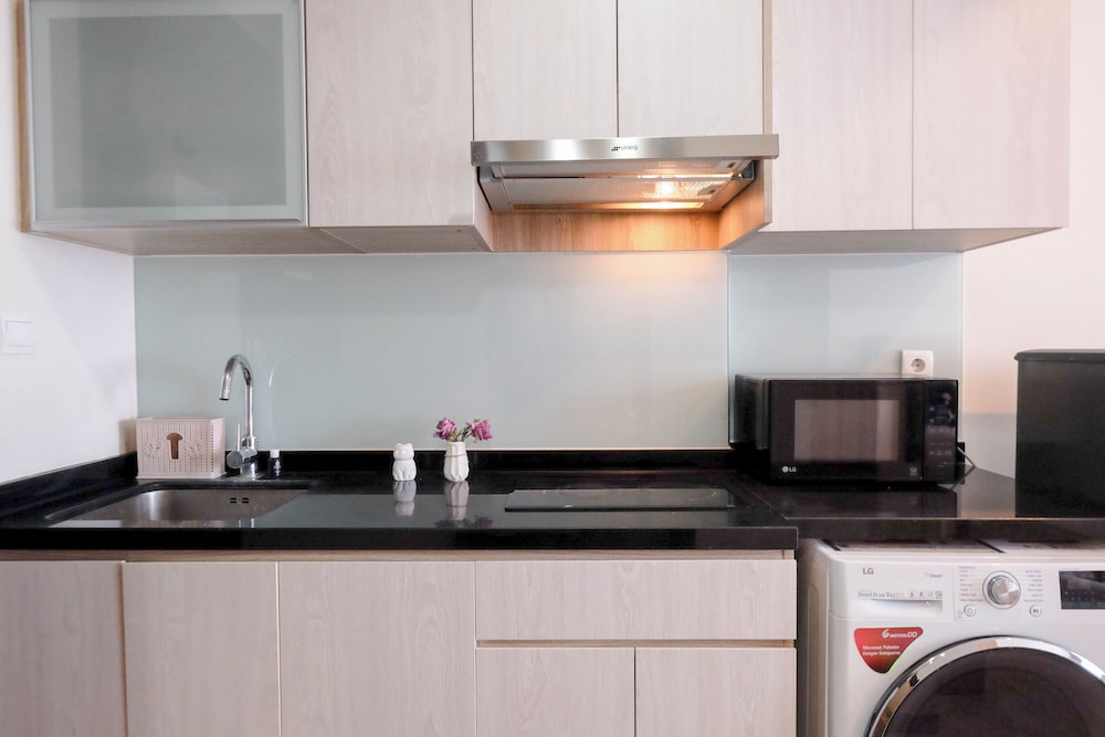 Modern Studio Near Taman Ismail Marzuki At Apartment Menteng Park