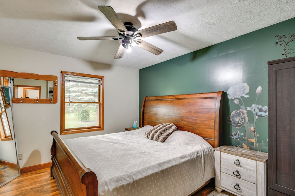 2 Mi to Turtle Creek Casino: Home w/ Game Room!