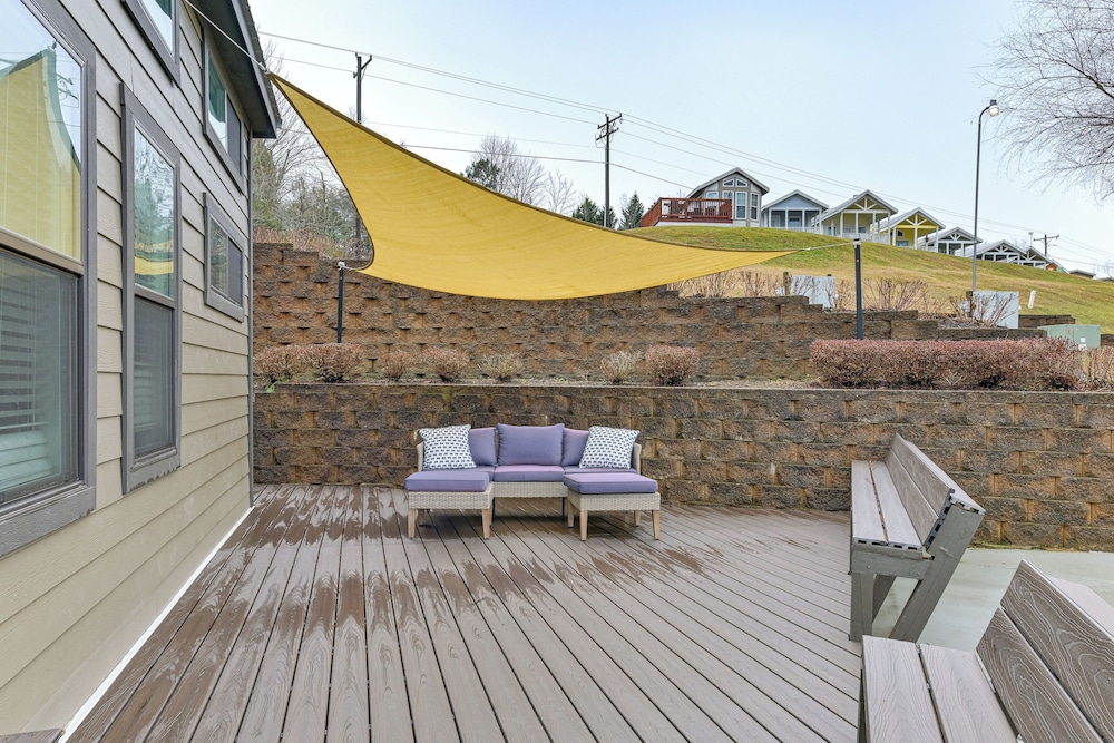 < 1 Mi to Marina: Pet-friendly Lake Norman Home!