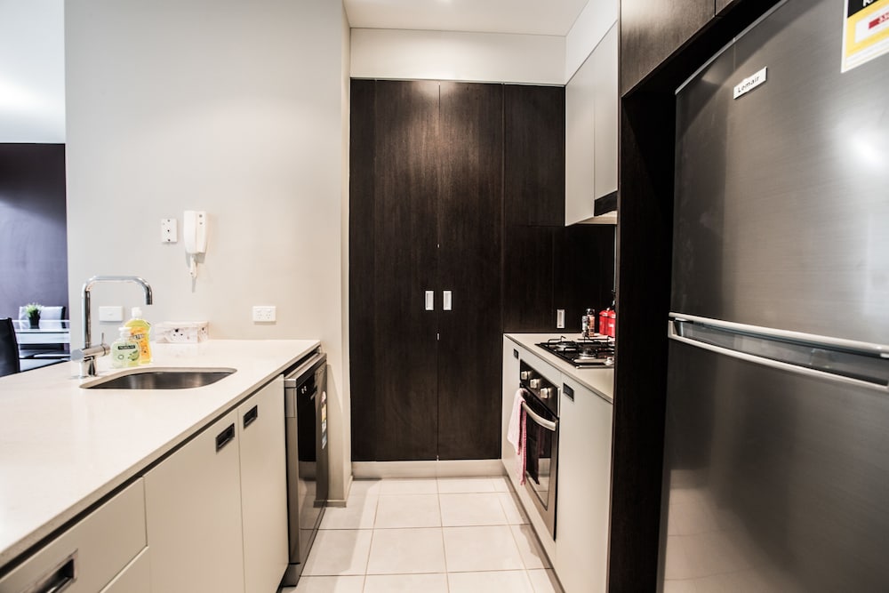 ReadySet Apartments on Altona view 4
