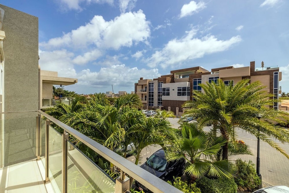 Waykiri Lux Condo 2 Balconies Near Marriott Ritz