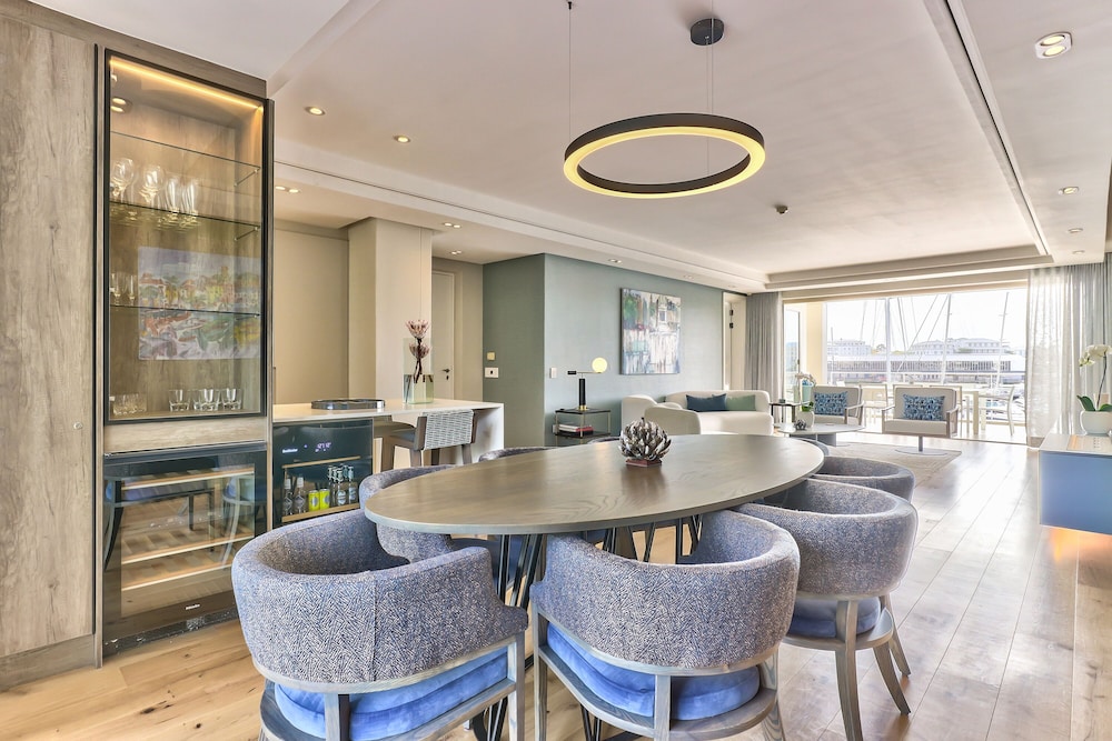 Superior Three Bedroom Apartment