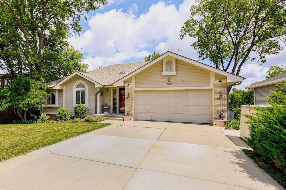 5 Mi to Platte River: Inviting Bellevue Rental