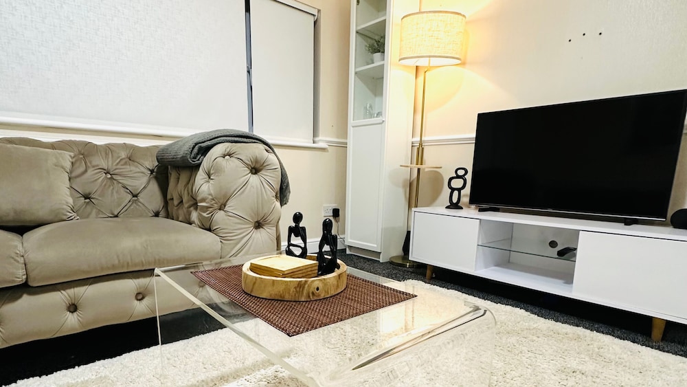 Ibate Apartments - Cozy 2 Bedroom Home
