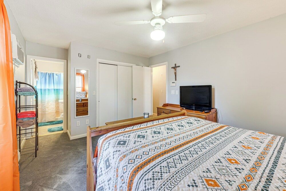 Pool, Deck & Grill: Spacious Apt in Naugatuck!