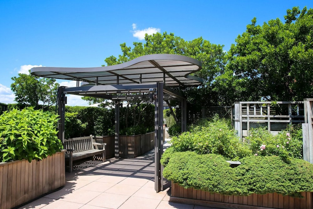 Luxury 2 Bed 2 Bath Unit in Prime Location of NYC