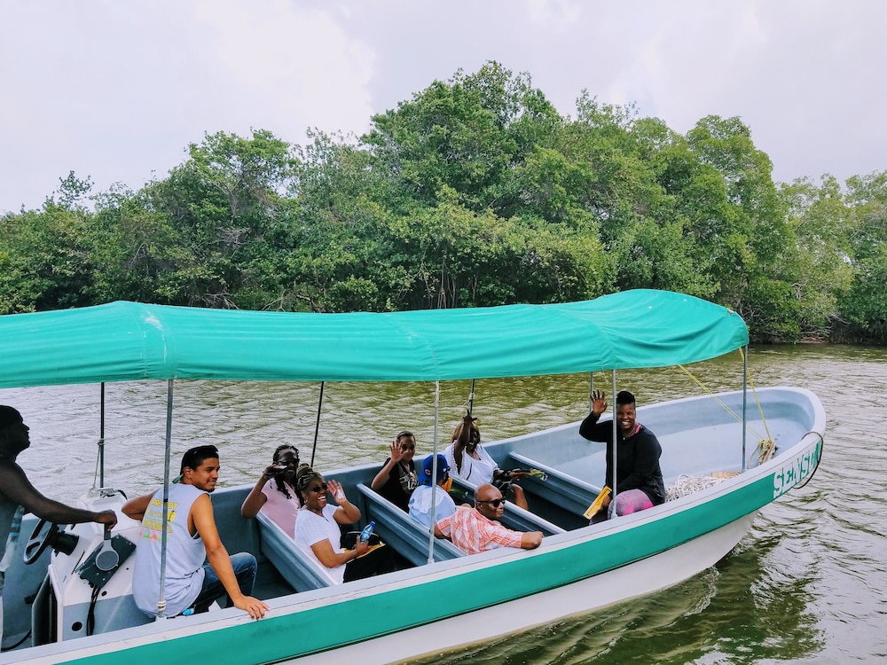 Palmento Grove Eco Cultural & Fishing Lodge