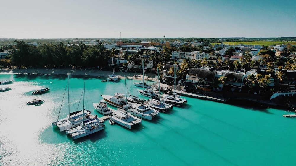 Seas the DAY Luxury Seafront!
