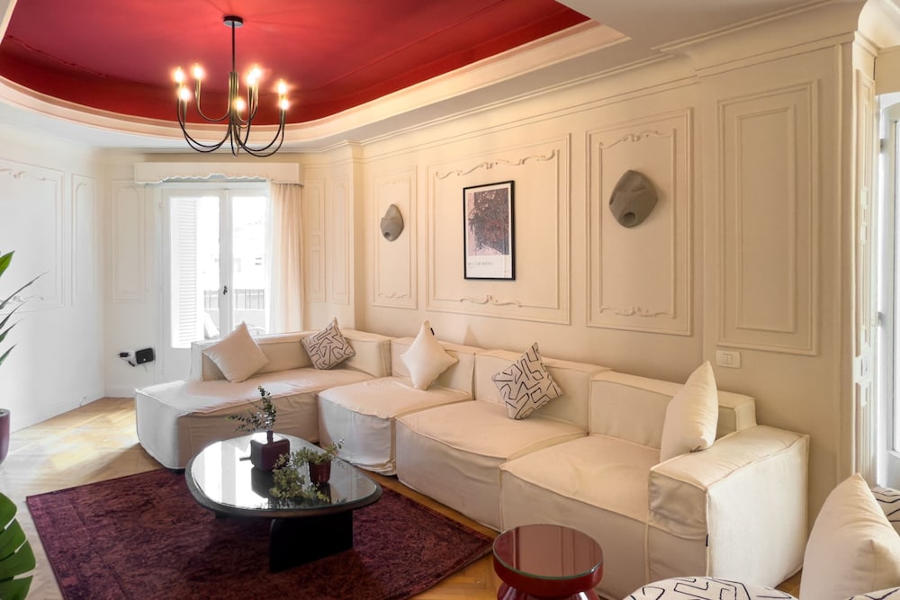 Xuru Stays I The 2bdr Crimson Crib @ The Heart Of Heliopolis