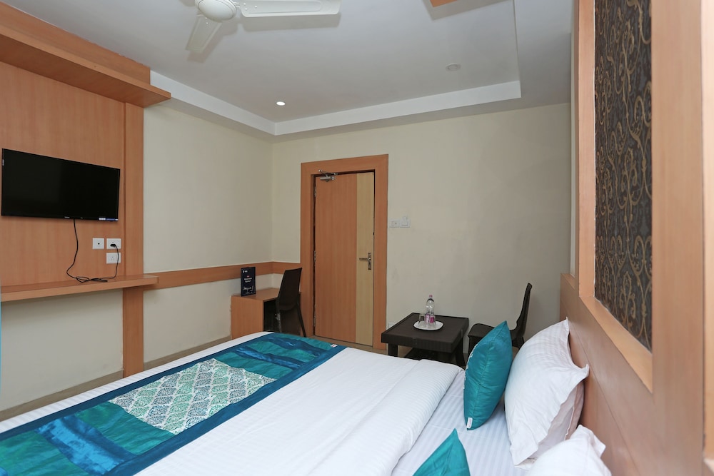 OYO 9048 Hotel Lucifer