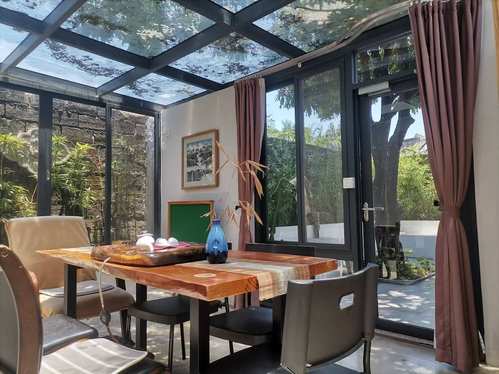Serenity Courtyard Hotel