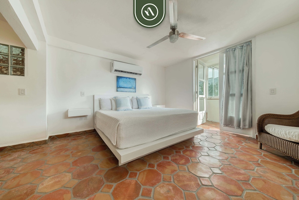 2 BR Condo Right - Romantic Zone - Private Rooftop