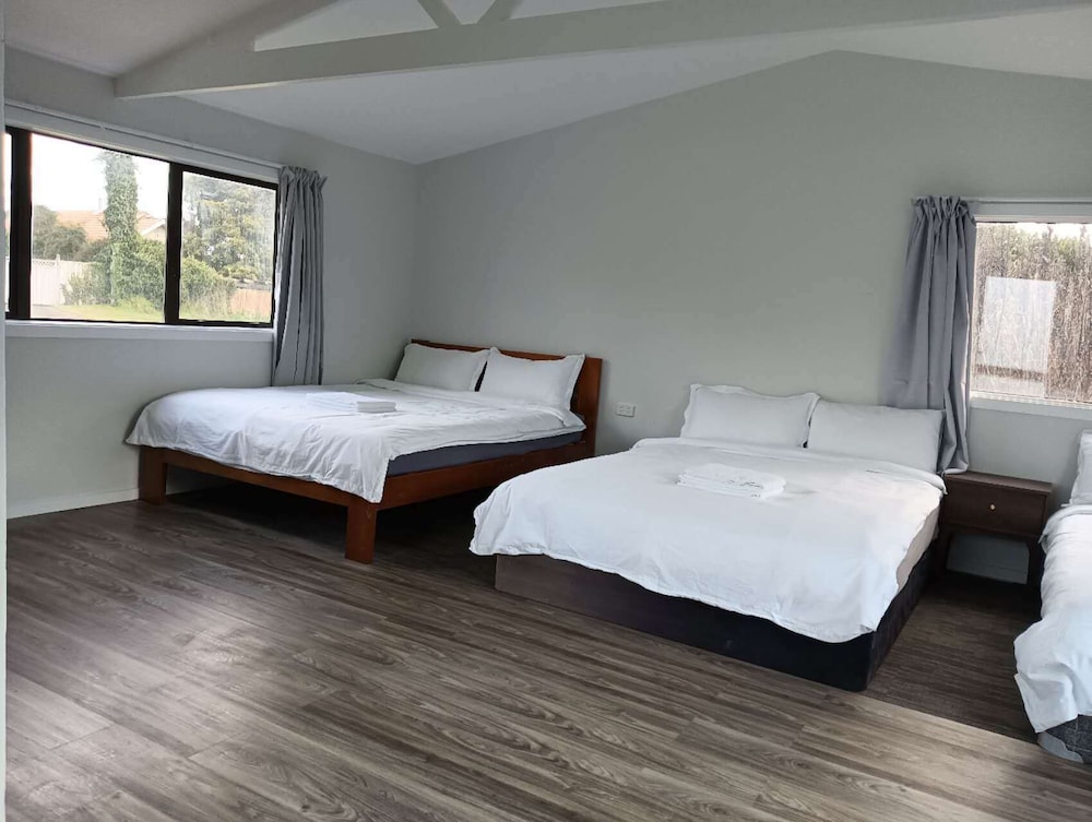 4 Double Beds and 2 Sofa Bed chalet