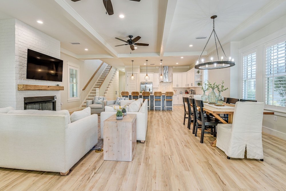 Walk to Gulf: Modern Retreat in Santa Rosa Beach!