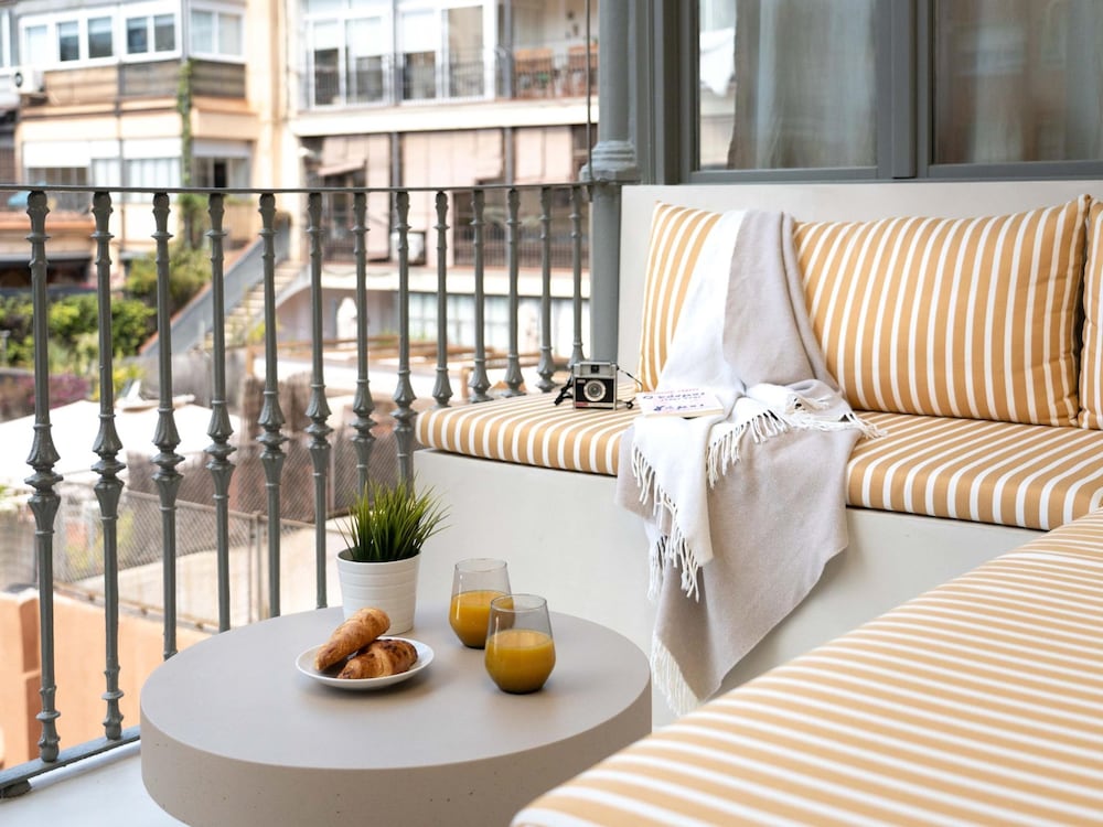 Apartamento de Tres Habitaciones con Terraza 11B