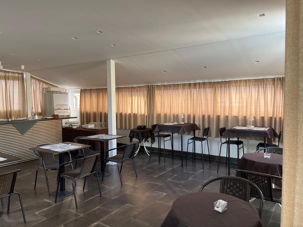 8 Room Hotel