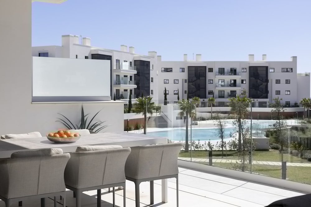Stylish Apartment With Large Terrace in Higueron