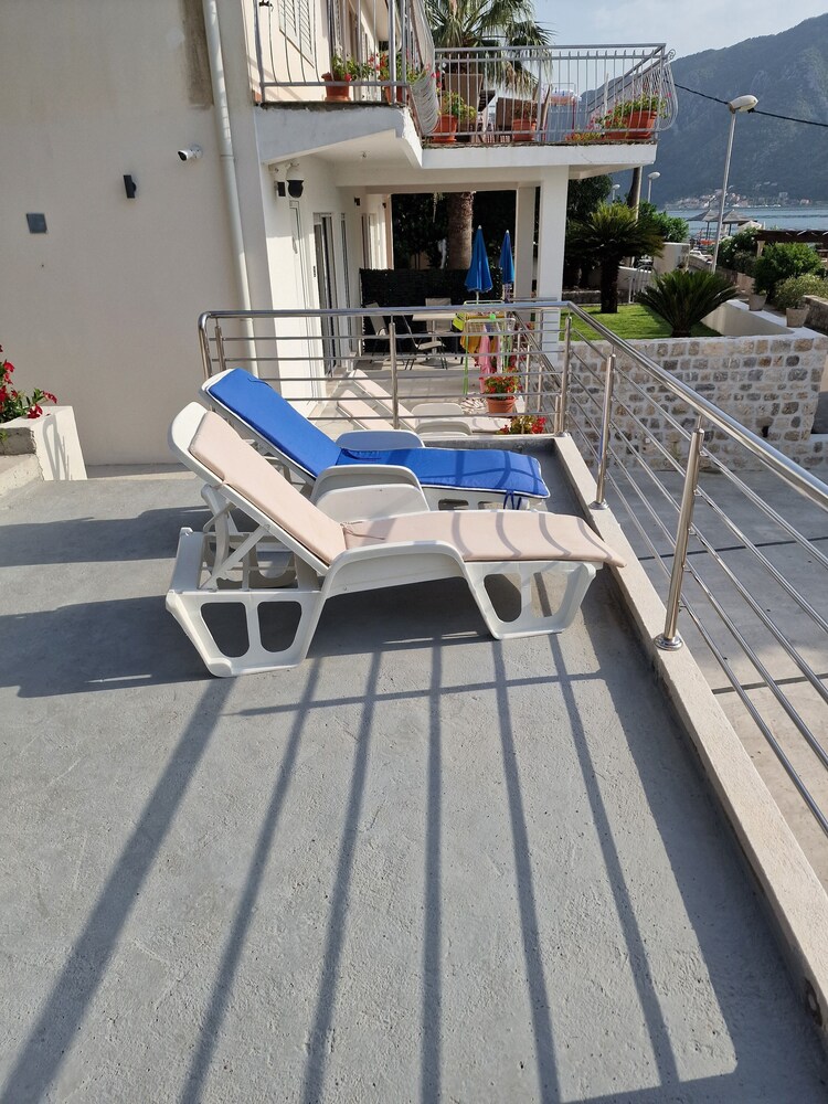 Waterfront Apartment Petrovina
