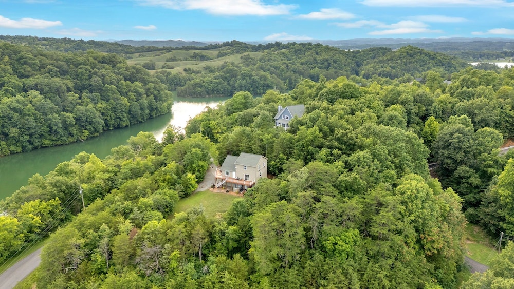 Cozy 3BR Lake Access w Sauna