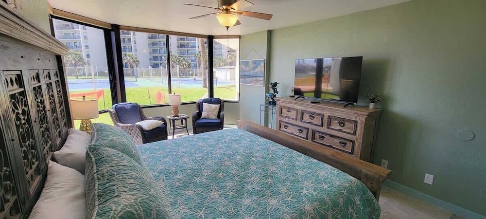 Beachfront Hotspot - New Furnishings - Pool - 1st Floor