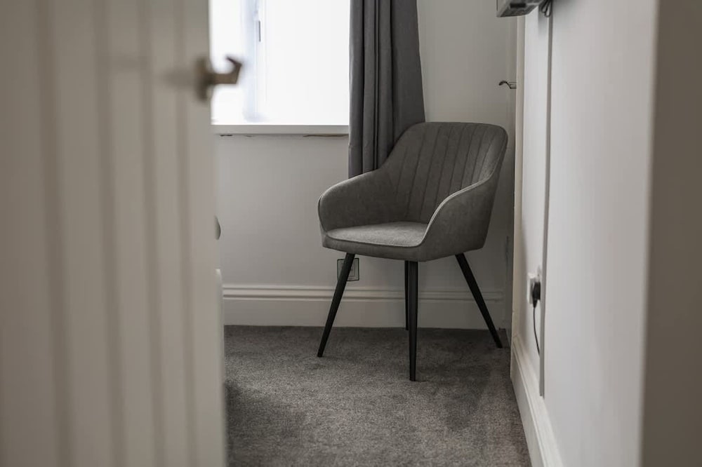 3 Bedroom House With Free Parking
