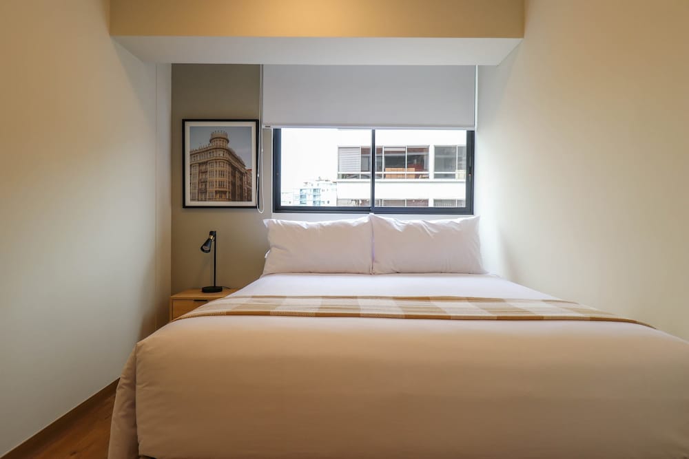 w Glorious 2BR w Perfect Balcony Near Kennedy Park