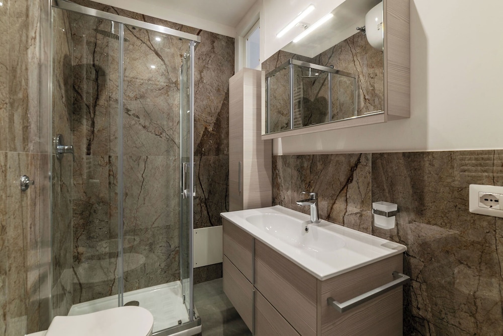 JOIVY Delightful 3-bed Flat with Balcony