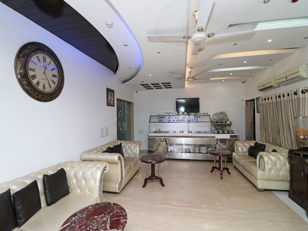 OYO 11201 Near Bhikaji Cama Place